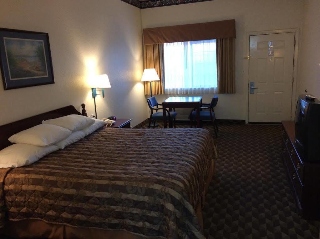 Super 8 By Wyndham Bastrop Tx Motel Dış mekan fotoğraf